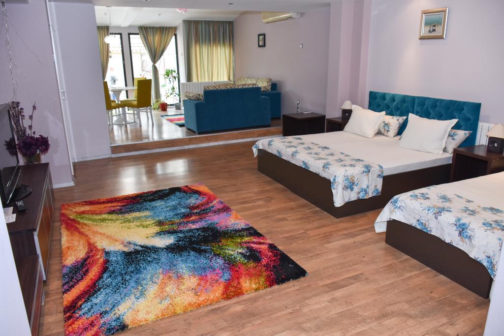 בורגאס White Rose Guest Rooms מראה חיצוני תמונה